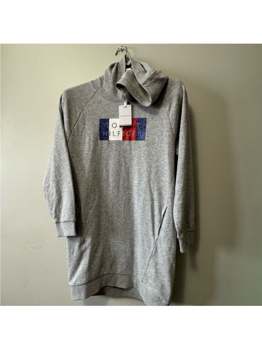 Tommy Hilfiger Gray Sweater with Iconic Logo